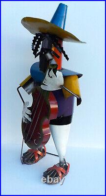 METAL ART MARIACHI SCULPTURE 33 TALL YARD ART MUSICIAN With BASE