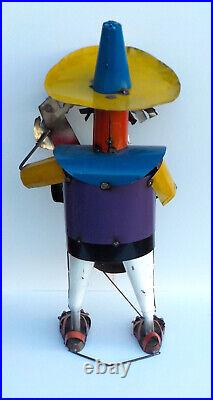 METAL ART MARIACHI SCULPTURE 33 TALL YARD ART MUSICIAN With BASE