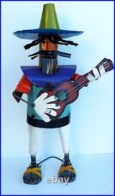 METAL ART MARIACHI SCULPTURE 33 TALL YARD ART MUSICIAN With GUITAR