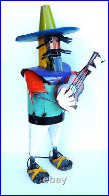 METAL ART MARIACHI SCULPTURE 33 TALL YARD ART MUSICIAN With GUITAR