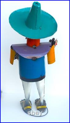 METAL ART MARIACHI SCULPTURE 33 TALL YARD ART MUSICIAN With GUITAR