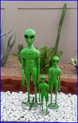 Metal Alien / UFO / Extraterrestrial Yard Art Garden Decor