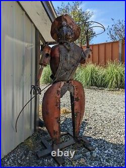 Metal yard art sculpture