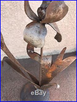 Modern Brutalist Iron Metal Flower Iris Sculpture 27 X 24 Wide Home / Yard Art