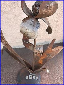 Modern Brutalist Iron Metal Flower Iris Sculpture 27 X 24 Wide Home / Yard Art